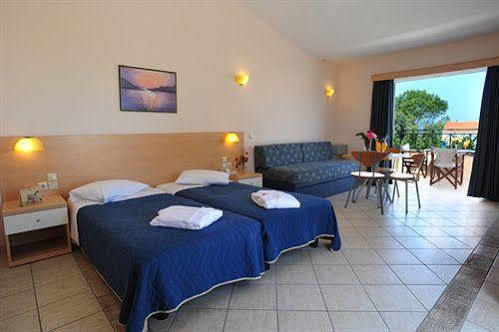 Thinalos Aparthotel Aharávi Kültér fotó